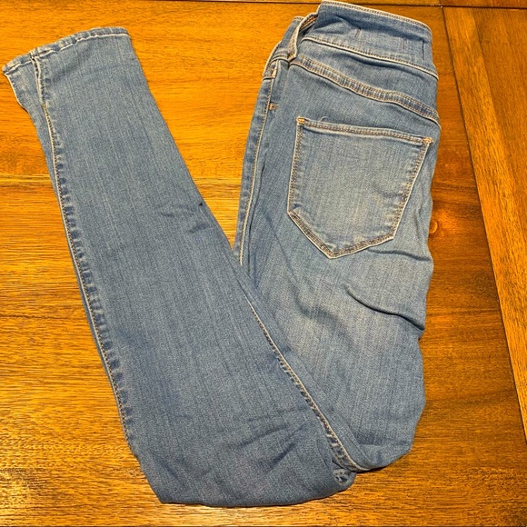 New ultra high rise Hollister jeans - Picture 2 of 3